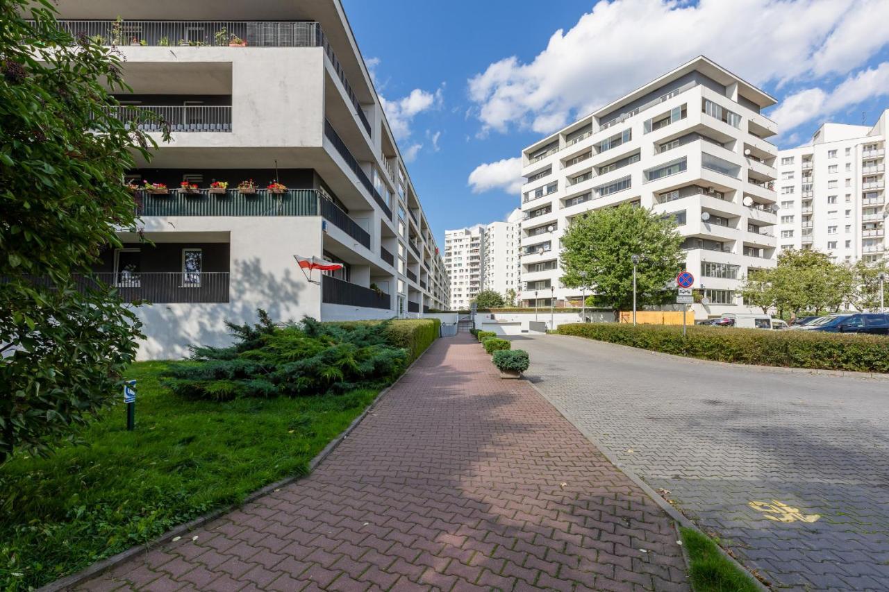 Metro Targowek Spacious Apartment With Parking By Noclegi Renters Varsavia Esterno foto